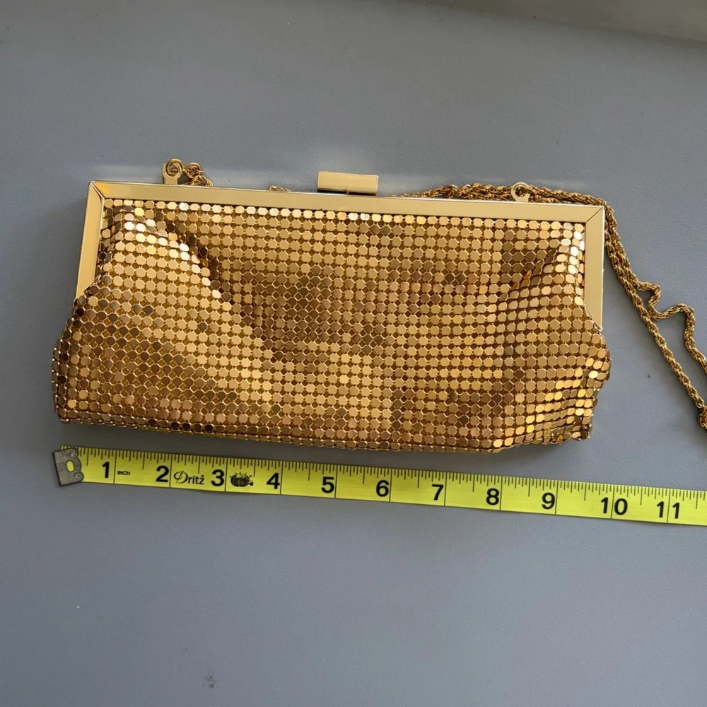 La Regale Gold Sequined Mesh Evening Clutch w/ Shoulder‎ Chain, EUC